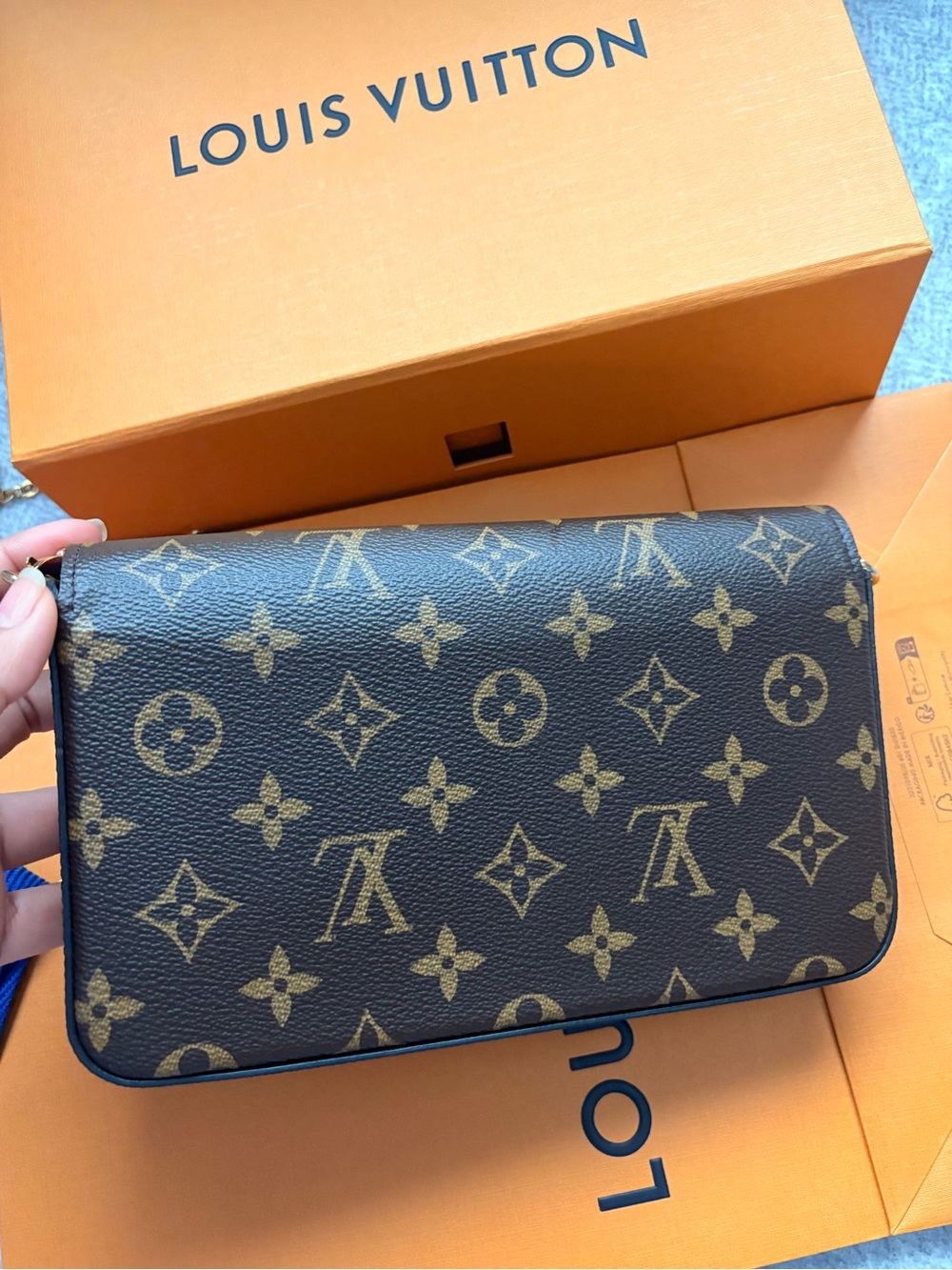 Louis Vuitton Monogram Envelope Crossbody in Brown and Gold - Picture 3 of 6